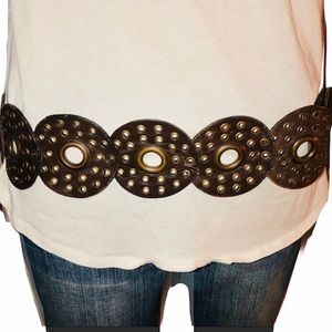 Leather grommet belt
